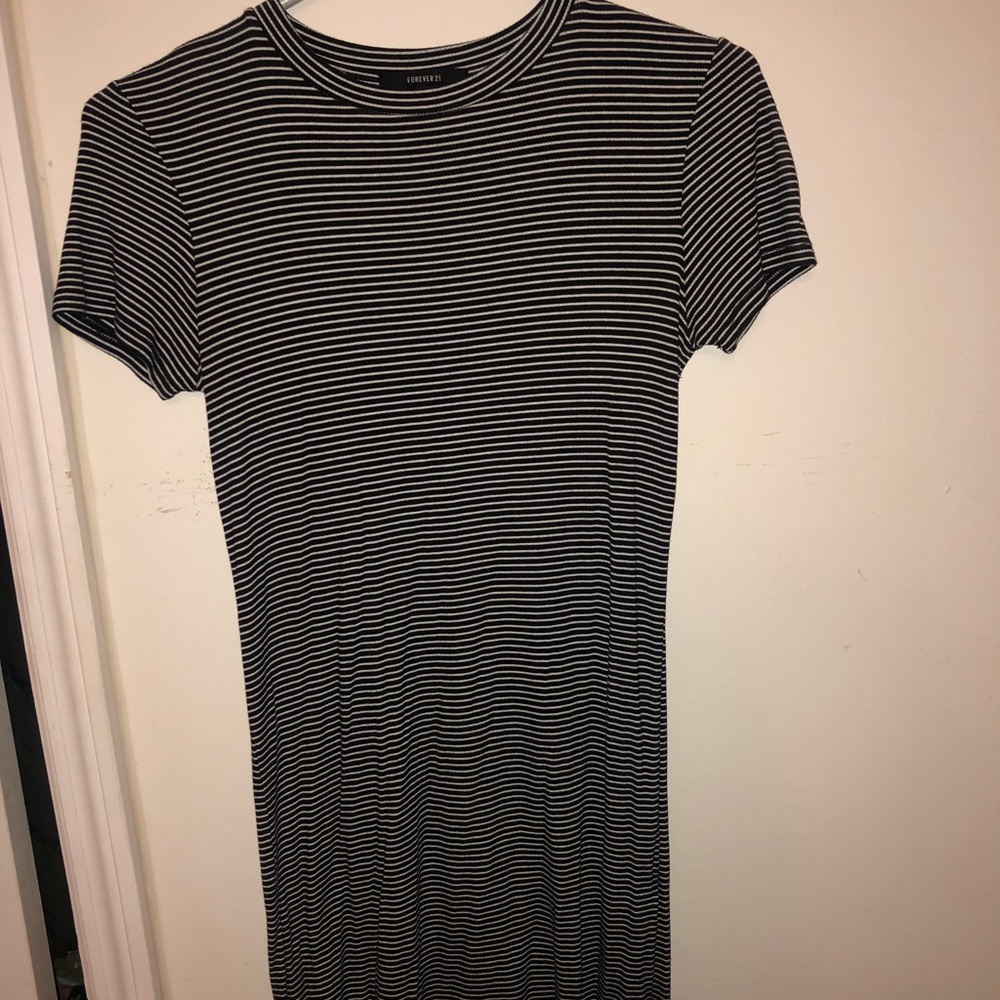 Short sleeve dress